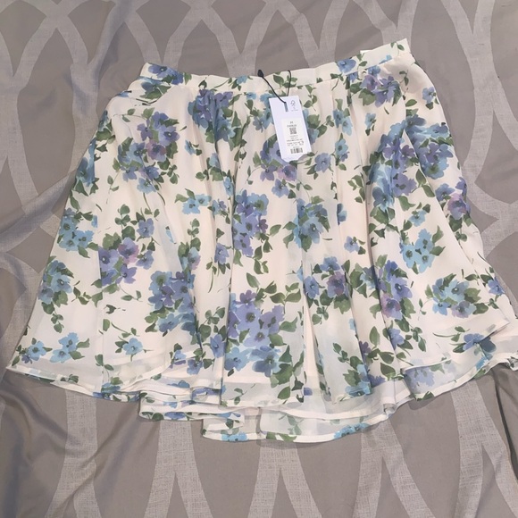 Dynamite Skirt & Crop Tops - Picture 4 of 5